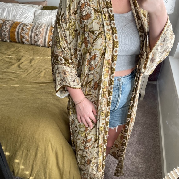 Jen’s Pirate Booty Paradise Kimono OS - Picture 3 of 11